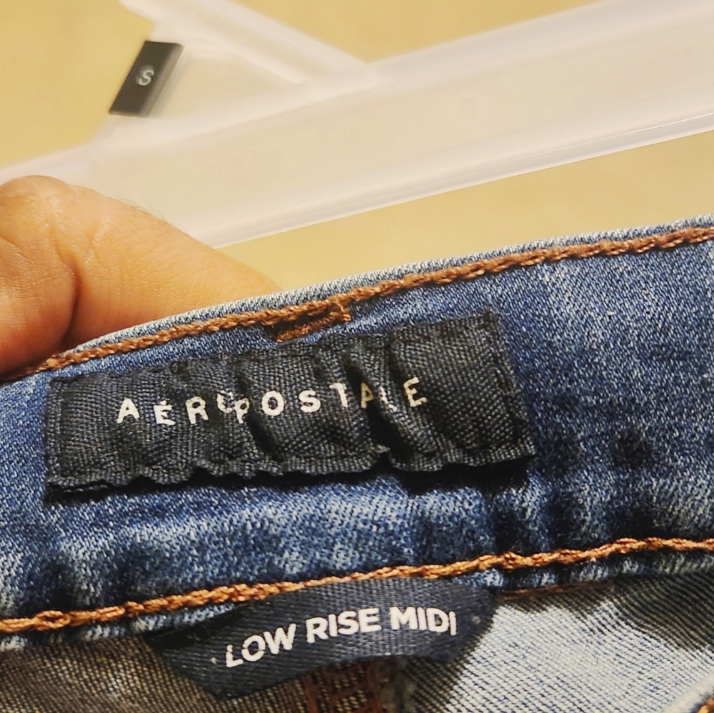aeropostale blue denim low rise midi ripped shorts with rolled cuffs Size 8 - Picture 3 of 4